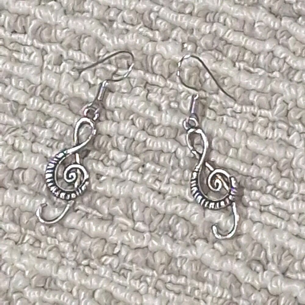 SILVER TONE TREBLE CLEF MUSIC NOTE DANGLE DROP HOOK EARRINGS Concert Womens